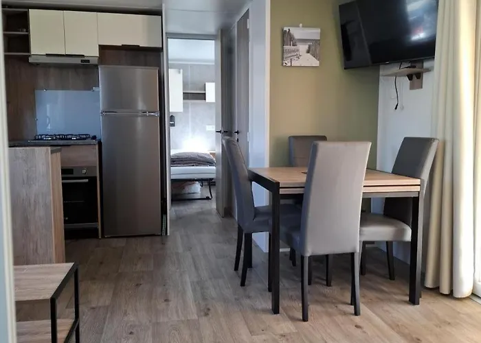 La 4 Etoiles A Emplacement E05 3ch 1sdb 8 Personnes Daire Mimizan-Plage