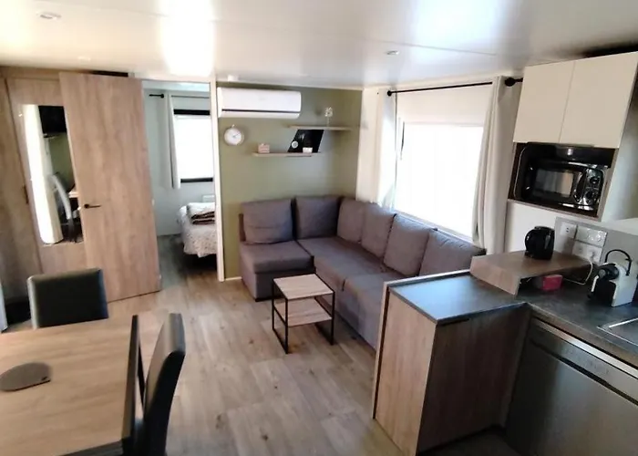 La 4 étoiles à Emplacement E05 3ch 1sdb 8 Personnes * Mimizan-Plage